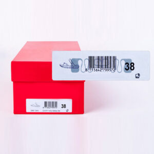 RFID标签贴在鞋盒上