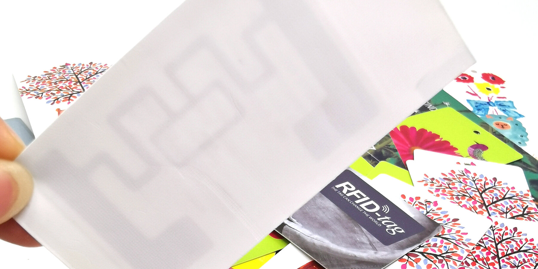 如何选择合适的服装电子标签RFID Inlay - 上海华苑 RFID标签专业供应商